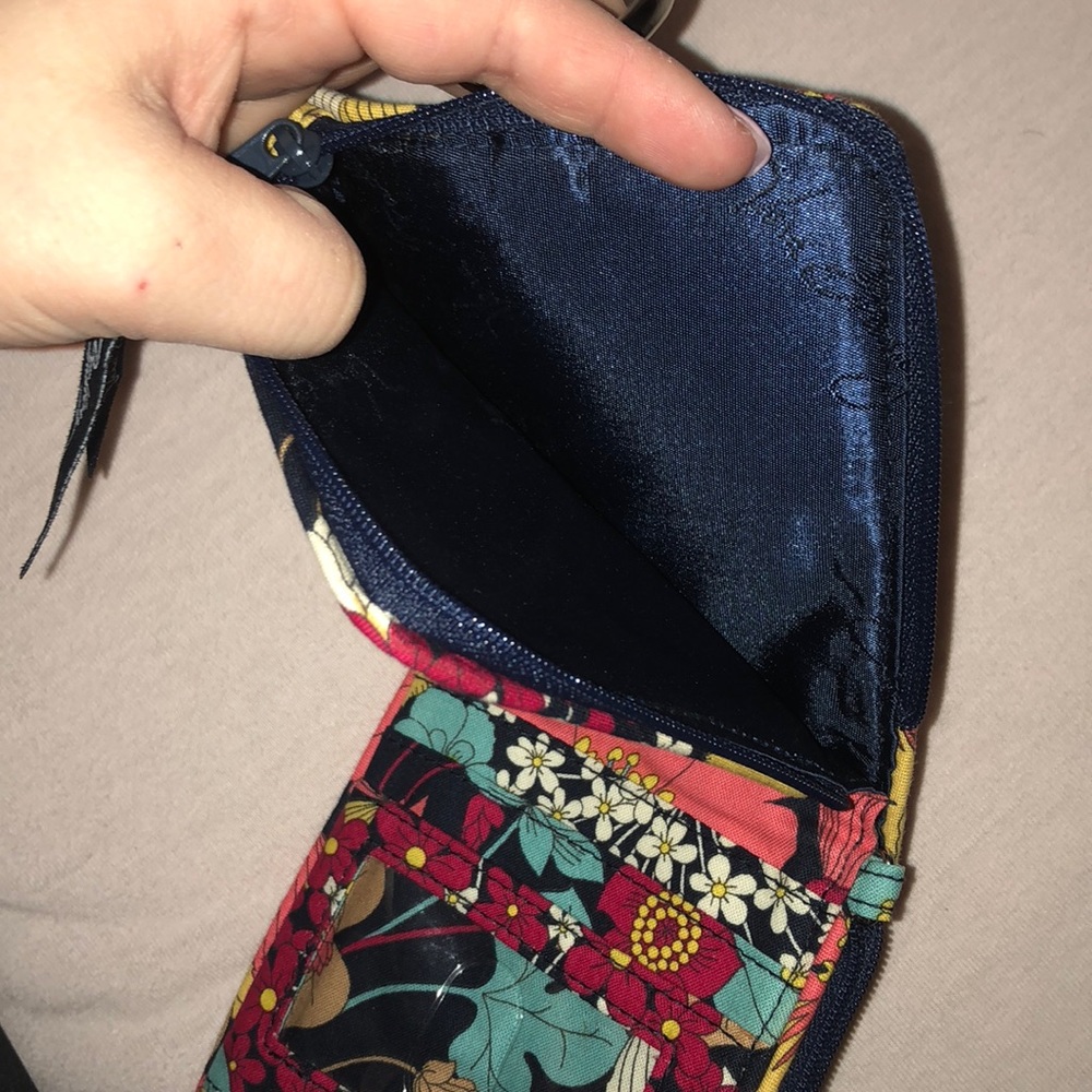 Vera Bradley - Picture 4 of 6